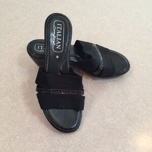 Italian NWOT comfort black slides